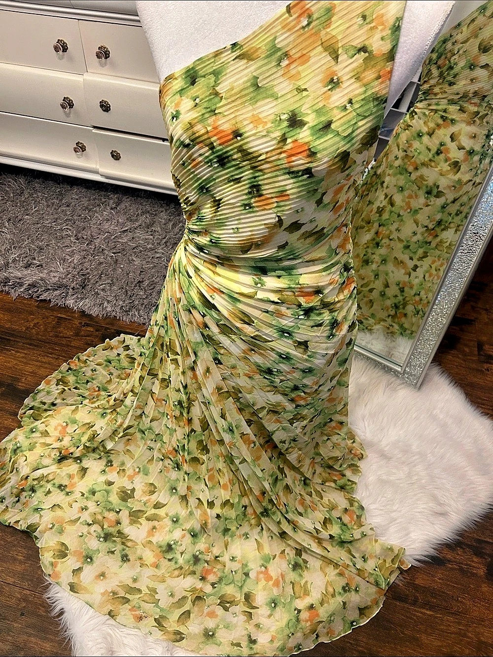Floral Maxi Dress in Green & Orange Size Medium Like New